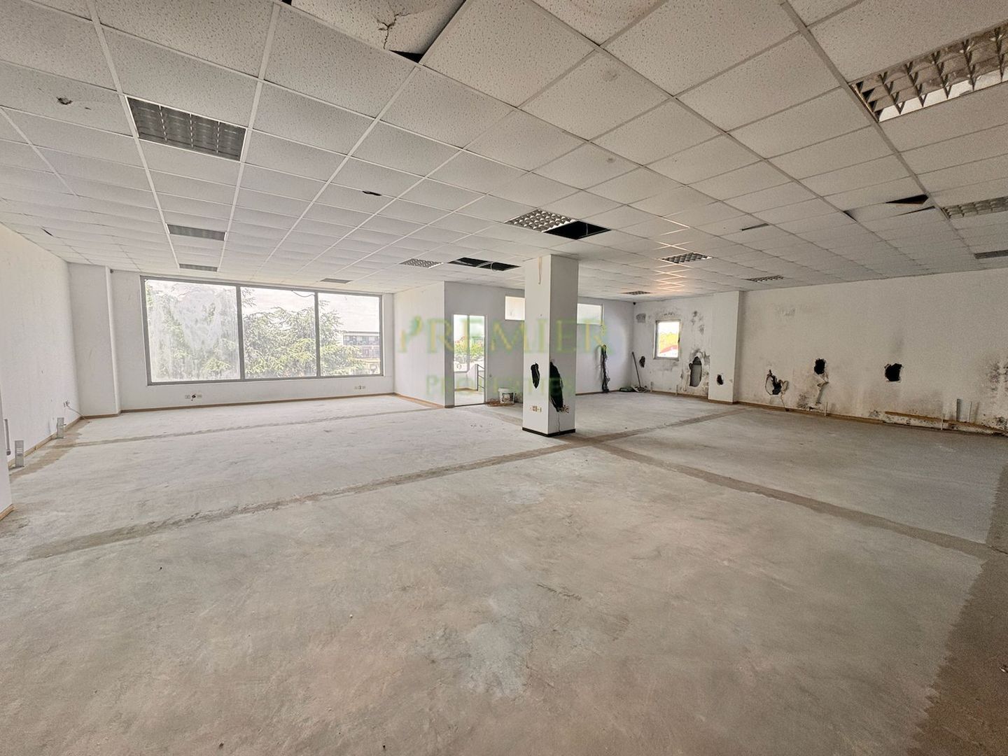 Cladire  producție, depozitare, birouri sau investiții în spații comerciale - Poză 1