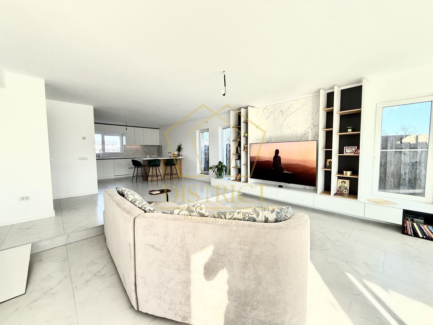 Vila cu 6 camere eficienta energetic 265 mp utili | Sacalaz | E-V - Poză 1