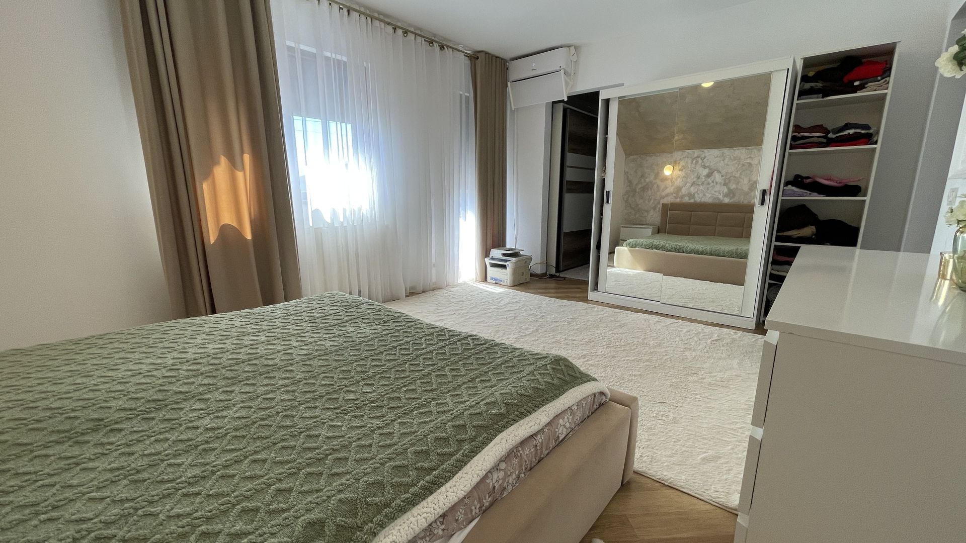 Locuinta eleganta cu finisaje premium - Poză 18