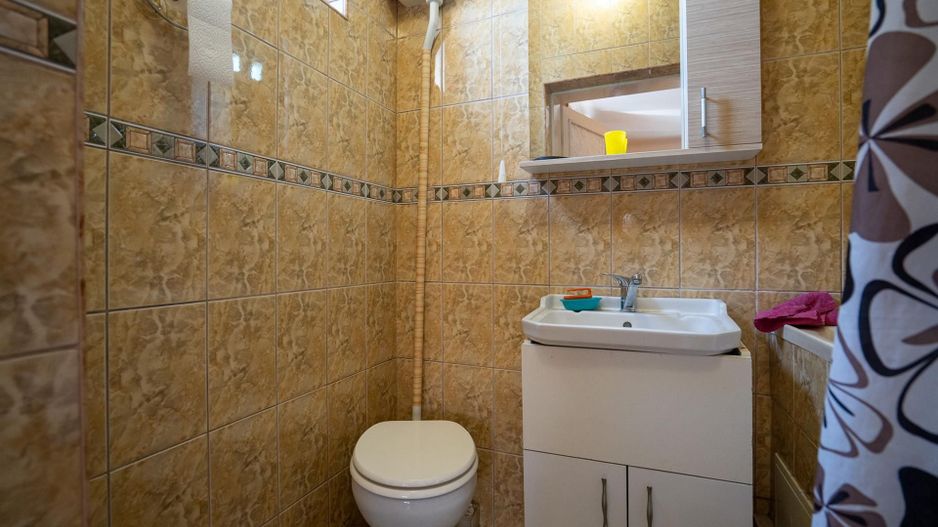 Casa singur in curte cu teren de 410 mp Sirul Canonicilor - Poză 6