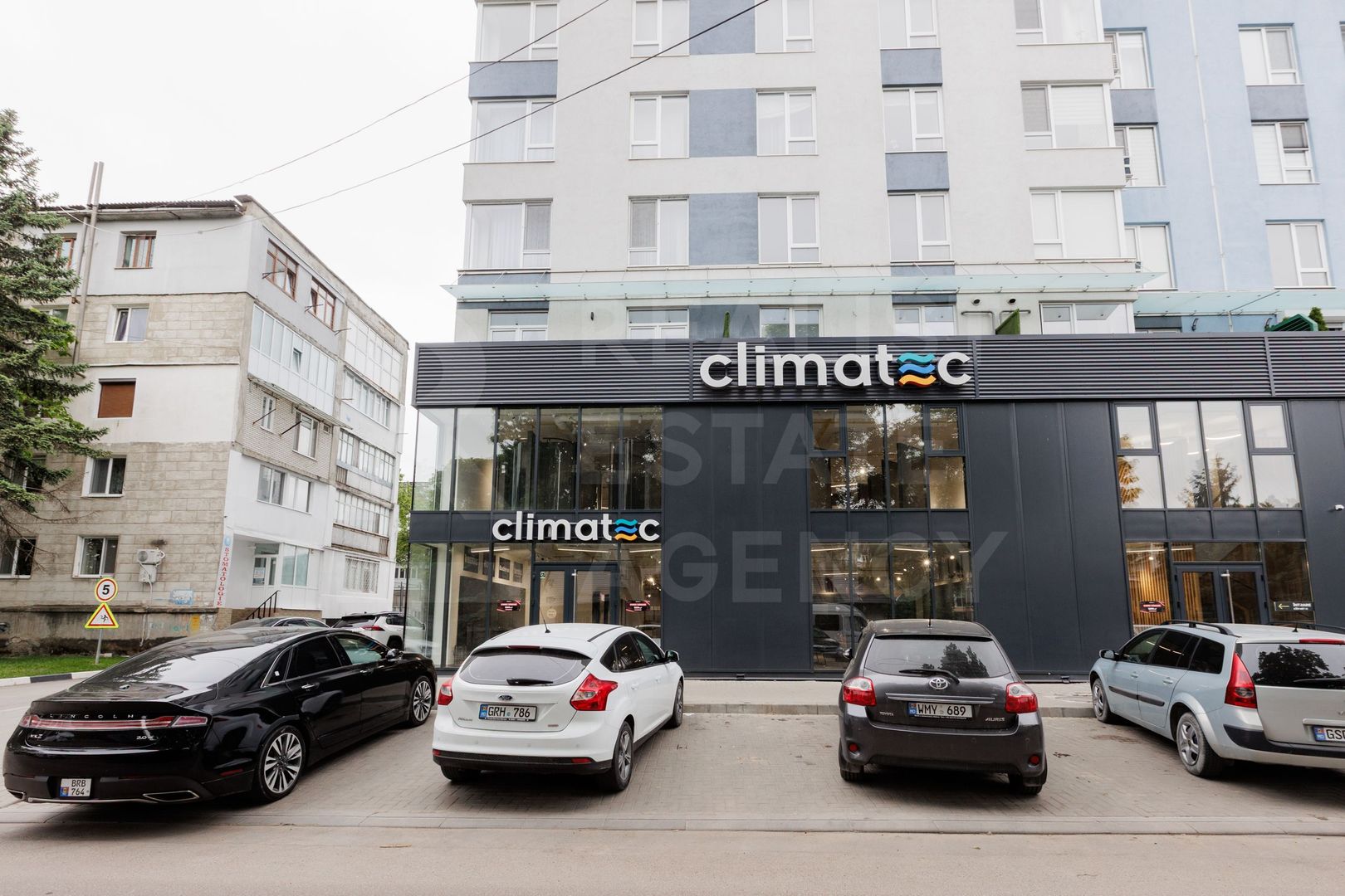 Vânzare, spațiu comercial, amplasat în Ungheni, pe str. Mihai Eminescu - Poză 1