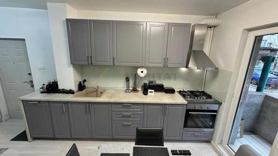 3 camere Mega Mall mobilat si utilat modern - Poză 5