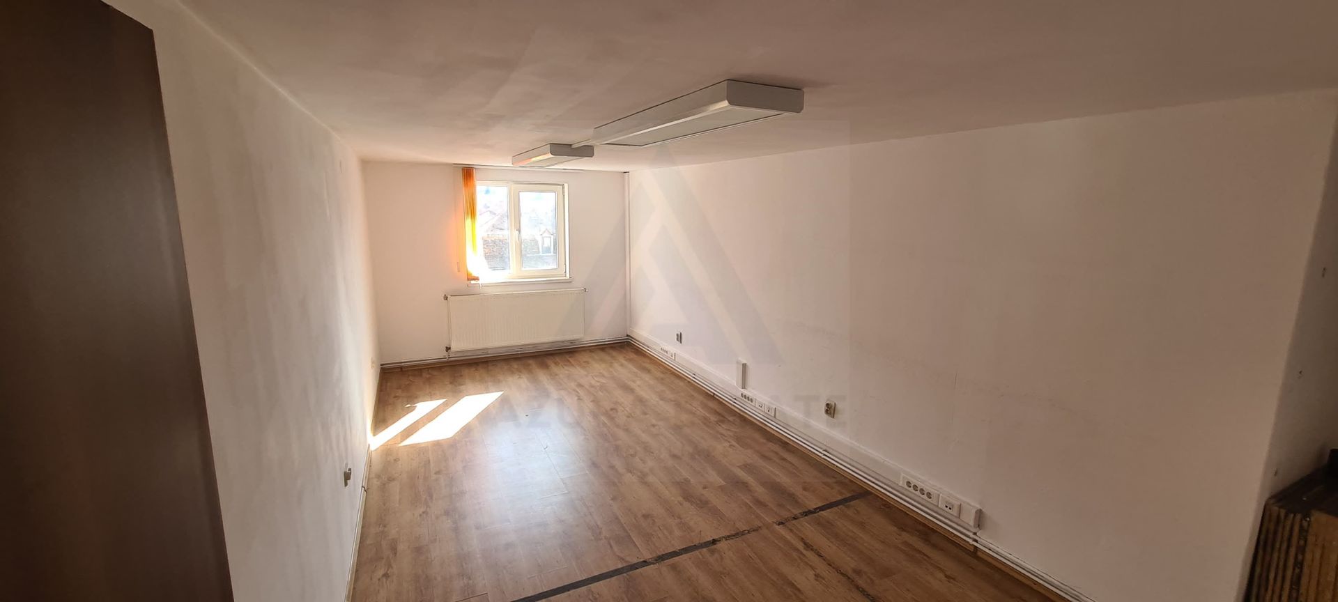 Spațiu birouri 68 mp utili 4 camere hol acces si balcon Bvd Victoriei - Poză 2