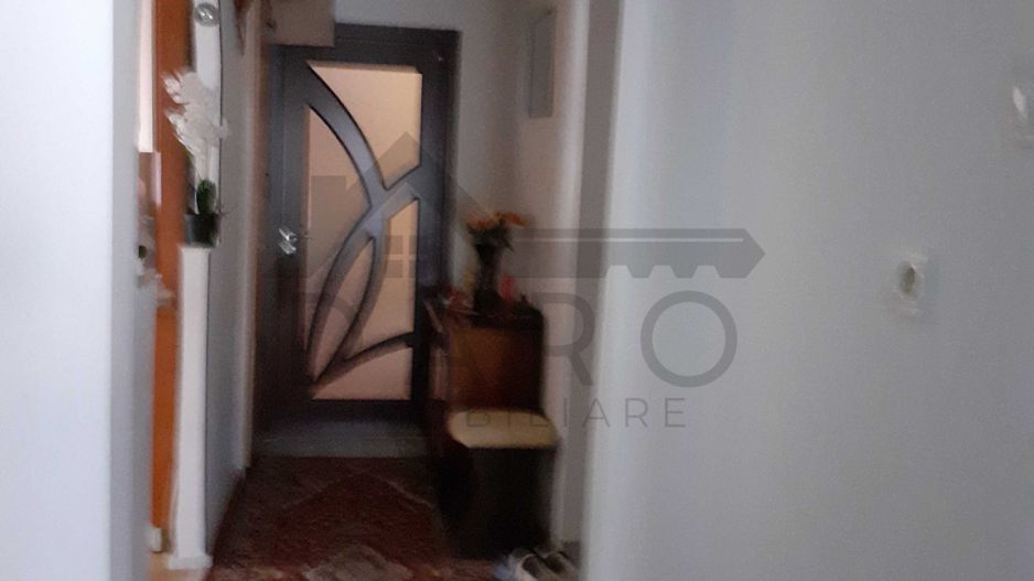 Apartament cu 3 camere de vanzare - Poză 3
