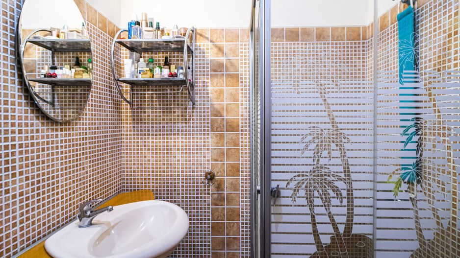 Vatra Luminoasa, bloc caramida reabilitat, parter inalt, renovat, parc - Poză 4