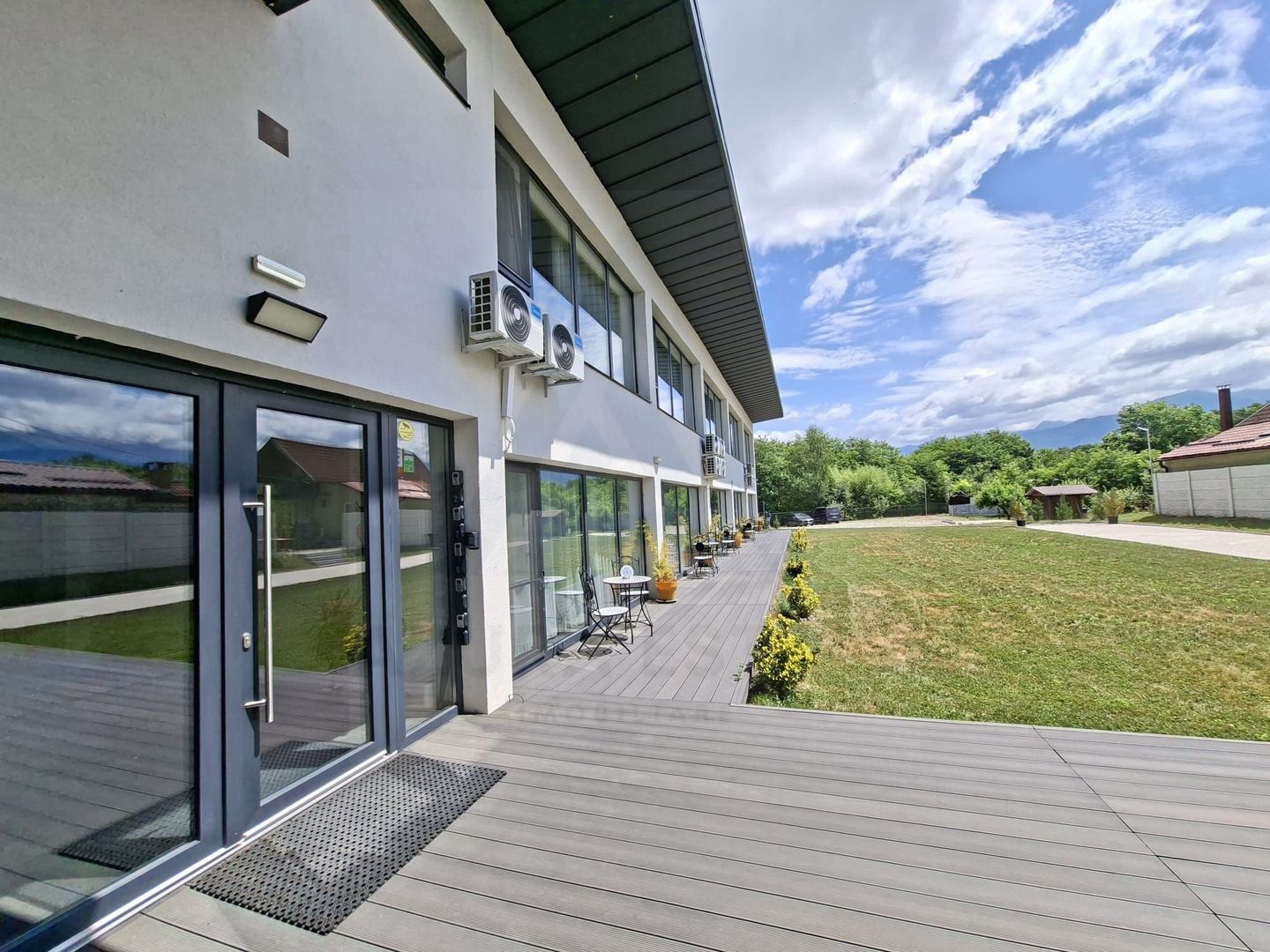 Pensiune 600 mp an 2023 si casa 130 mp teren 4600 mp zona V. Avrigului - Poză 10
