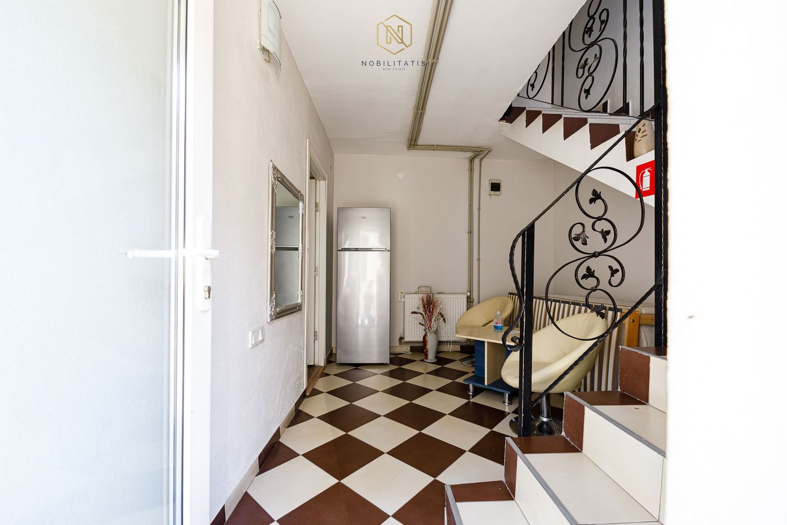 Proprietatea ideala pentru investiție, spații generoase, teren 1.200mp - Poză 8