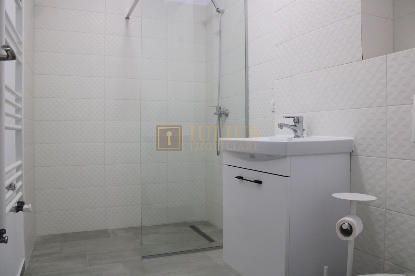 Parter inalt, loc de parcare subteran, mobilat modern, zona Soarelui - Poză 12