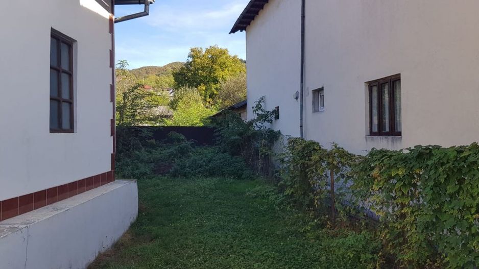 Casă versatilă de vânzare în Comuna Corbi, Argeș – ideală pentru afacere  - Poză 3