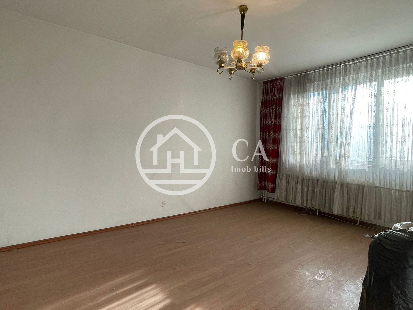 Apartament de vânzare cu 3 camere în zona Nufarul, Oradea - Poză 3