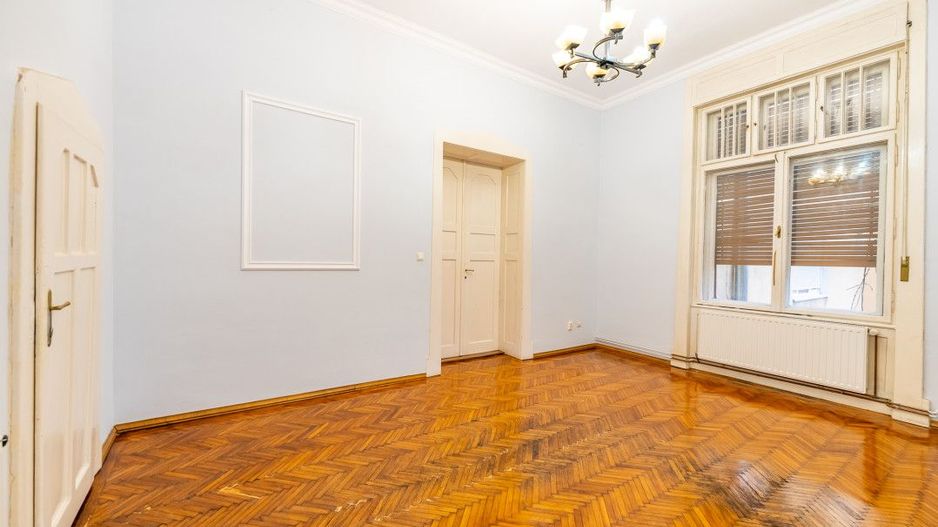 Spatiu pentru birouri,pozitionat pe Bld. Revolutiei,etajul 1 - Poză 2