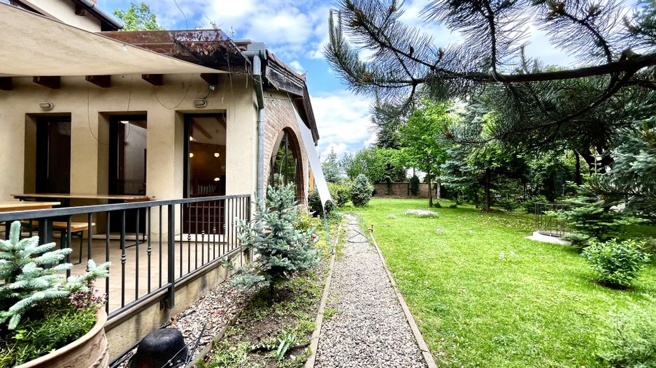 Casă de vis în Giroc – Eleganță clasică, spațiu vast și confortabil - Poză 3