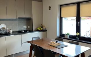 Casă de tip triplex la vânzare 6 camere /Șelimbăr /Secția 1 de Poliție - Poză 26