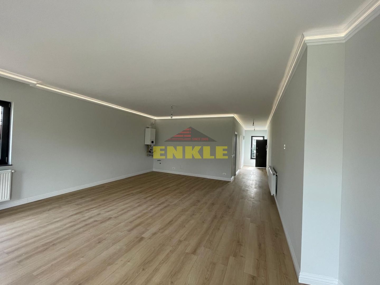 De închiriat: 2 spații comerciale moderne, 80 mp fiecare. - Poză 1