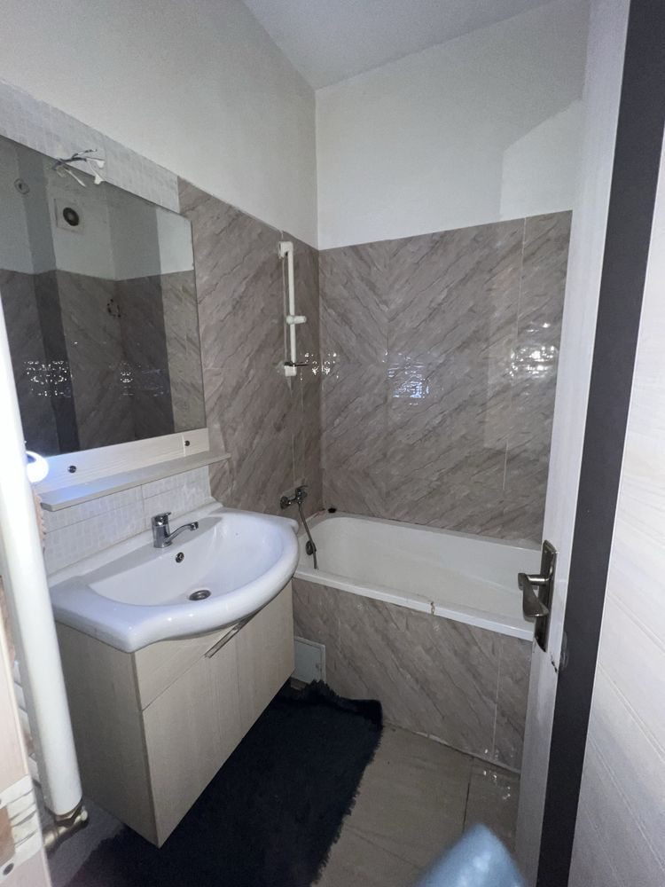 Inchiriere Apartament cu 3 camere Ozana, centrala proprie, demisol - Poză 8
