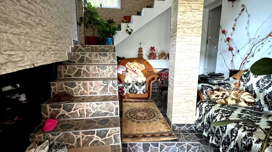 Casa 4 camere, anexe, recent renovata, foisor, teren 781mp, Izvoru, DB - Poză 8