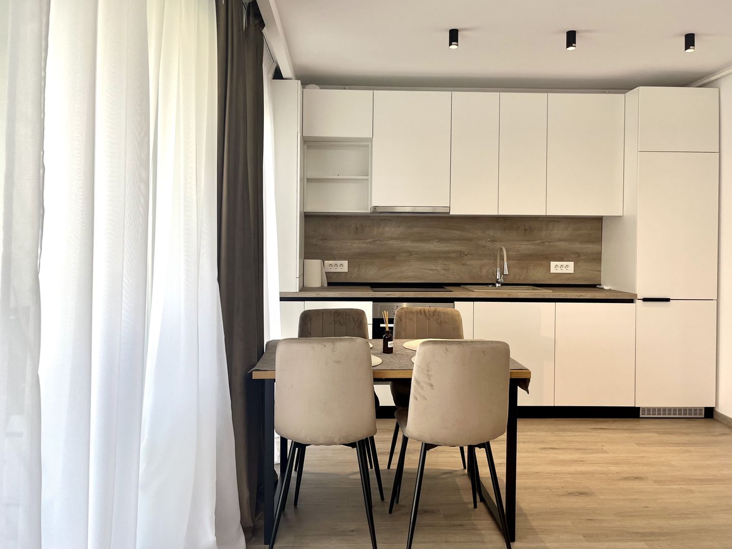 Apartament 3 camere, elegant, la prima închiriere, în zona Lipovei - Poză 8