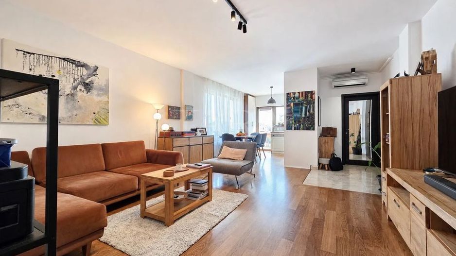 Apartament 3 camere, singur pe etaj, 2 balcoane, parcare. - Poză 2