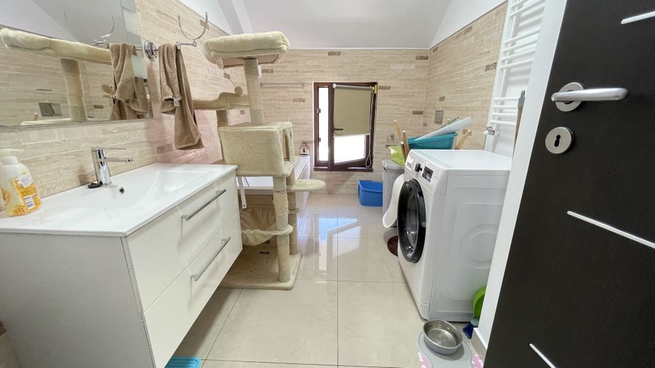 Locuinta eleganta cu finisaje premium - Poză 27