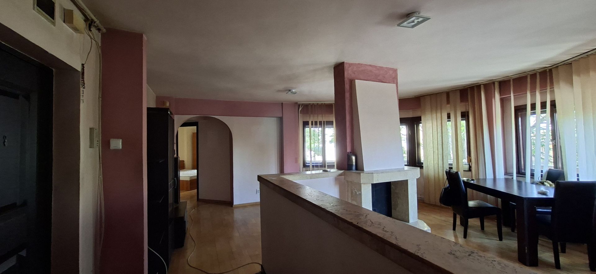 Apartament cu 3 camere - zona semicentrala - Poză 3