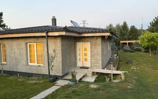 Casă de vânzare în zona Bucium, teren 946 mp, grădină și foișor - Poză 3