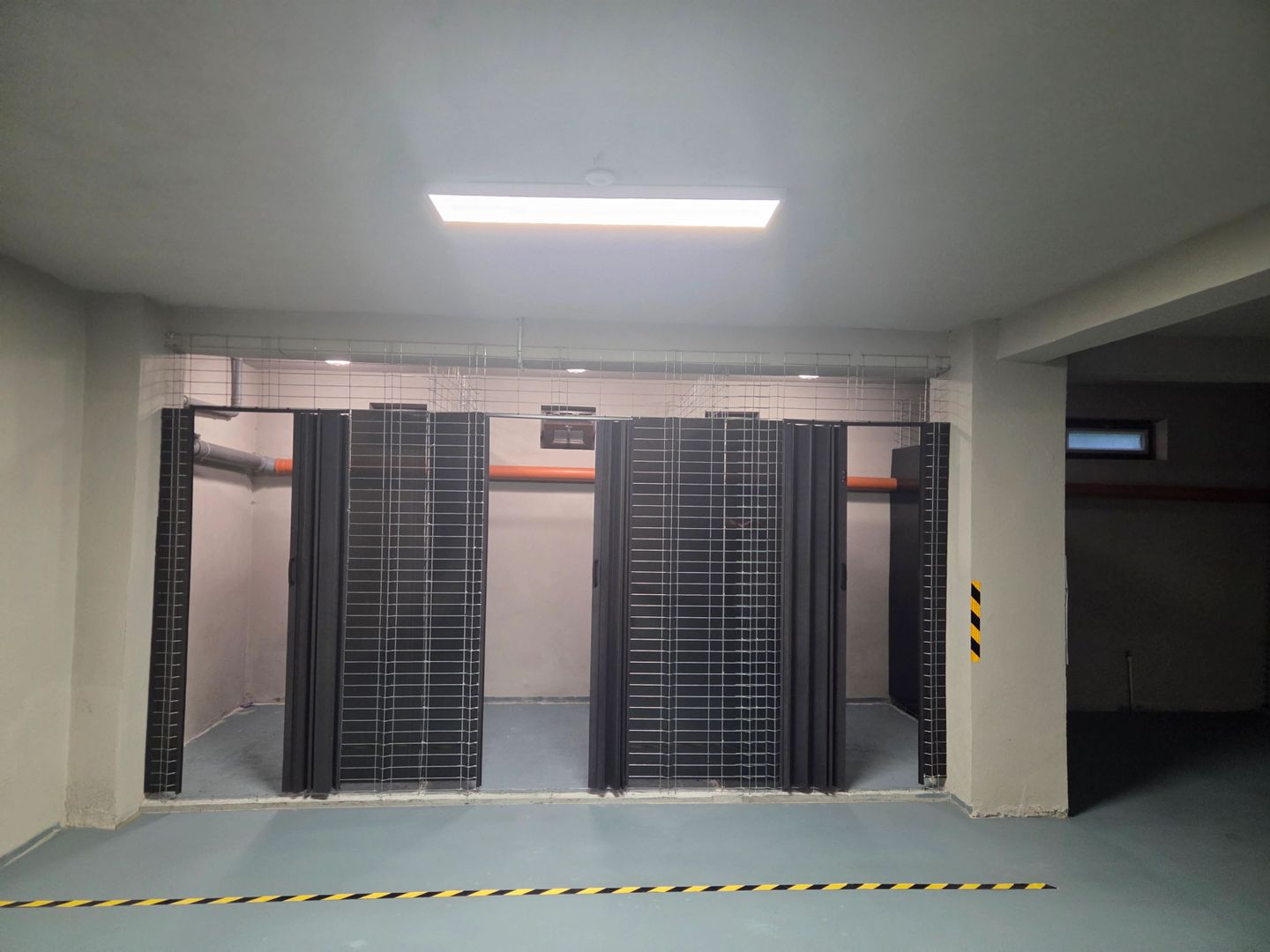 Spatiu subsol 227mp cu parcari subterane si boxe - Poză 7