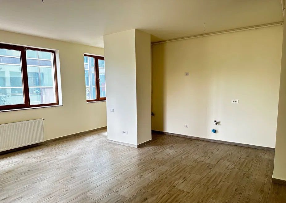 Inchiriem apartament 2 camere cu doua bai nemobilat - Poză 1