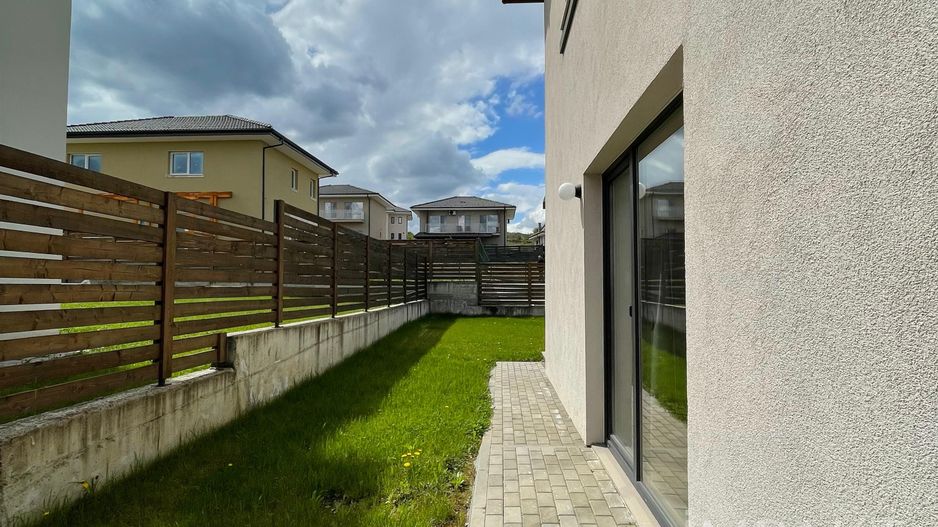 Casă / Vilă cu 4 camere de vanzare- Dezmir - Poză 4