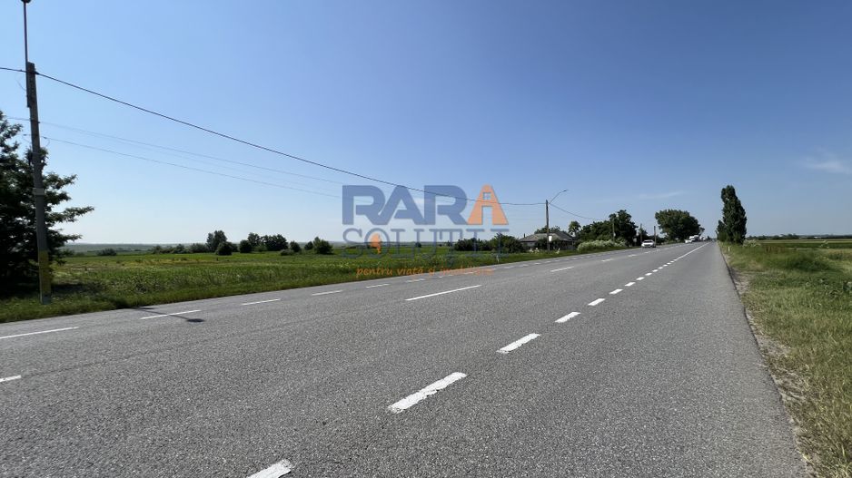 Teren 9969 mp, situat la E85, între două intrări pe autostrada A7 - Poză 3