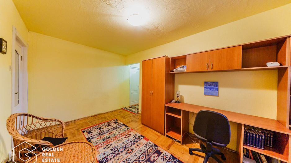 Apartament  4 camere, etaj 1, zona Vlaicu, centrală proprie, loc de parcare - Poză 2