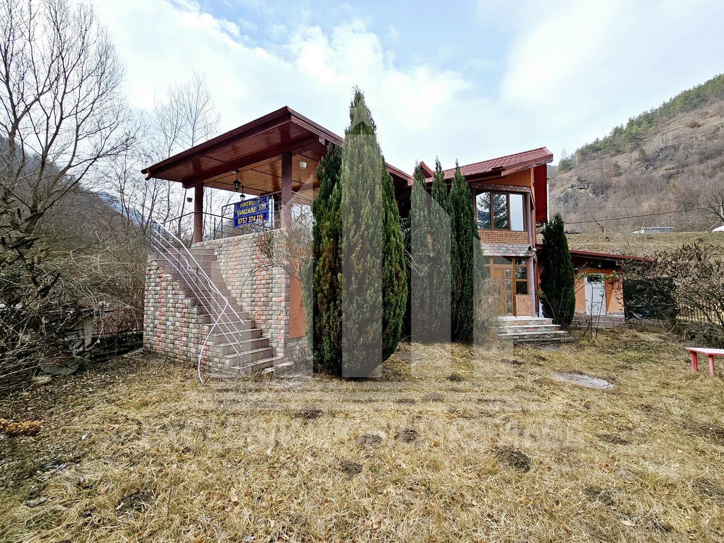 Casa de vacanta cu potential de Pensiune Turistica, Ramet - Poză 1