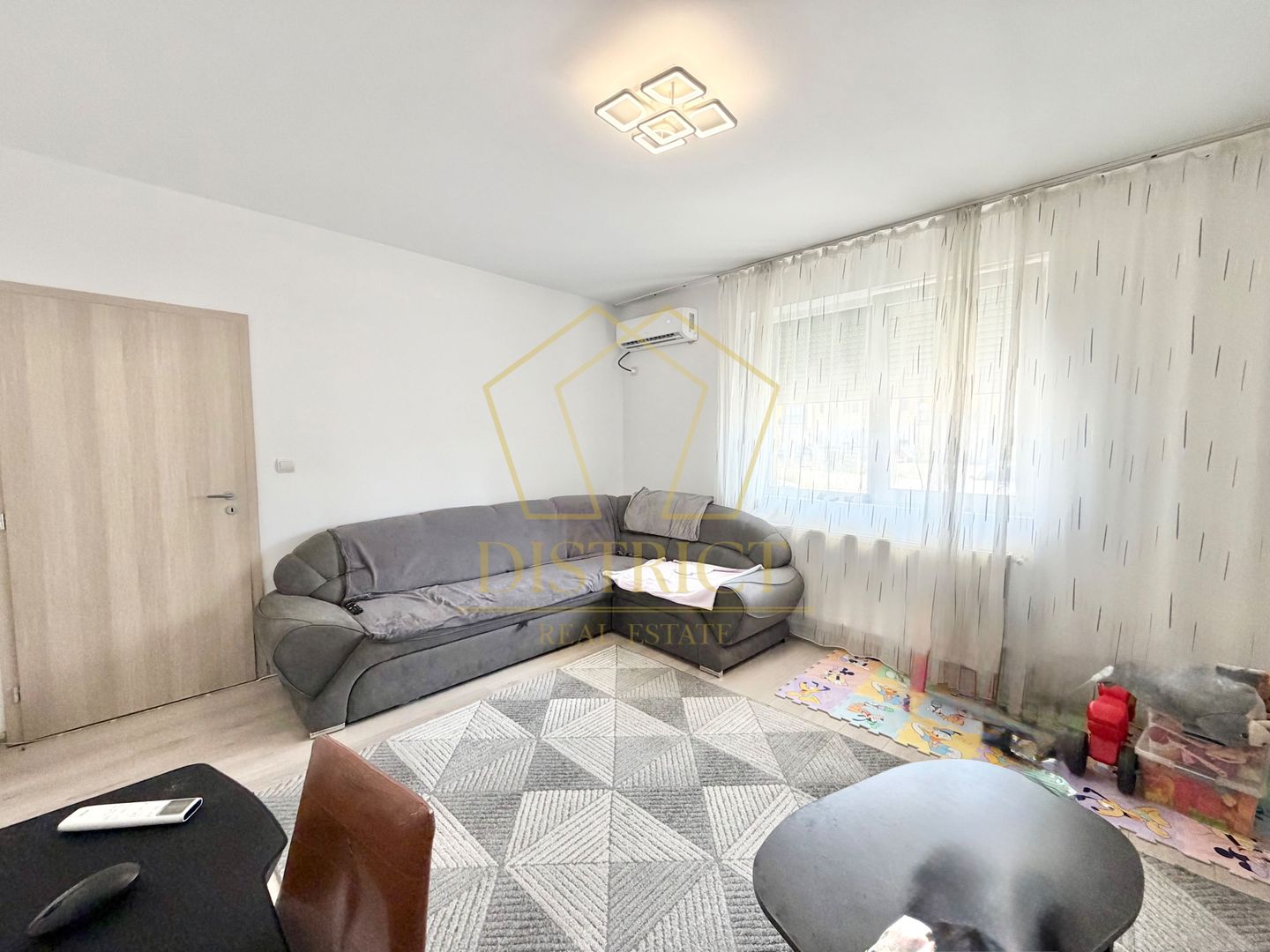 Apartament cu 2 camere mobilat, decomandat la parter in Giroc - Calea Urseni. - Poză 2