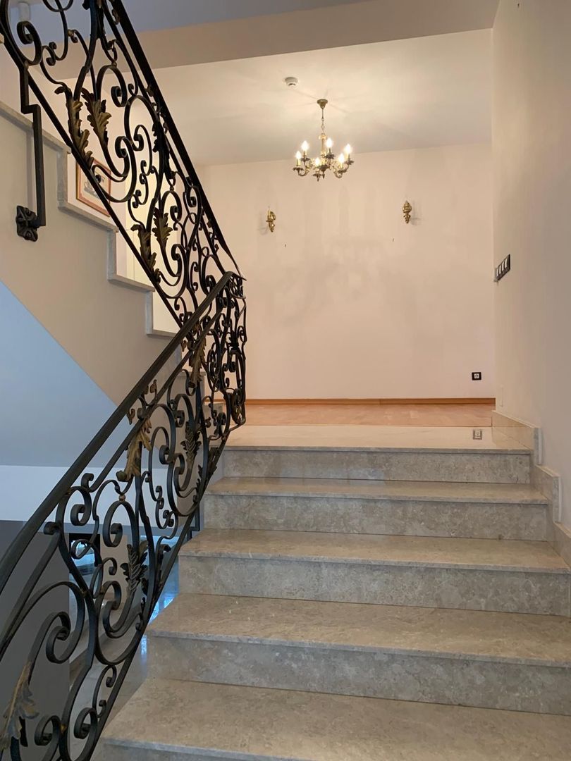 Vilă Individuala spațioasă | Locație premium - Poză 12