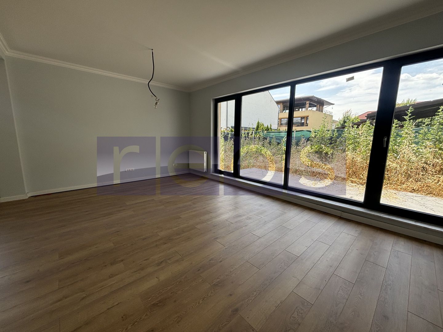 VANZARE VILA SUPERBA IN OTOPENI | 5 CAMERE | TEREN 325 MP - Poză 2