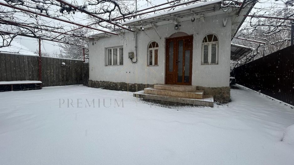 Casă batraneasca+ teren 999 mp intravilan în Oituz - Poză 1