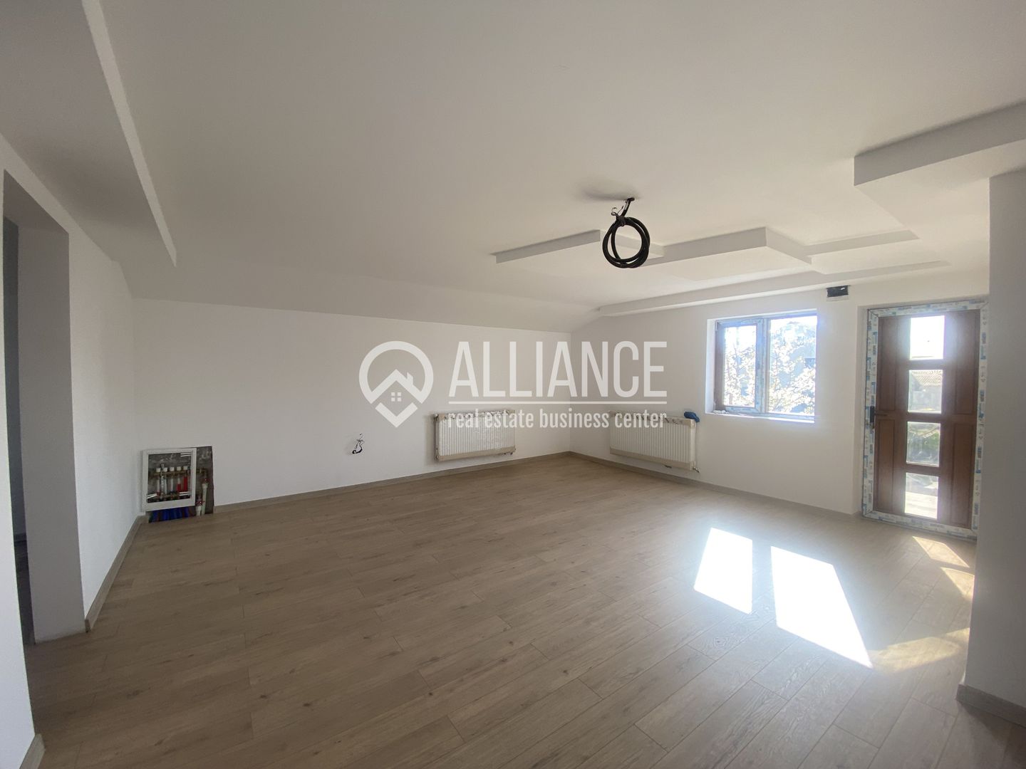 VALU LUI TRAIAN(COD 07) -Casa P+M 5 camere cu teren de 300 mp - Poză 17