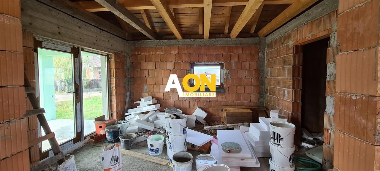 Casa la rosu cu toate utilitatile - Poză 5