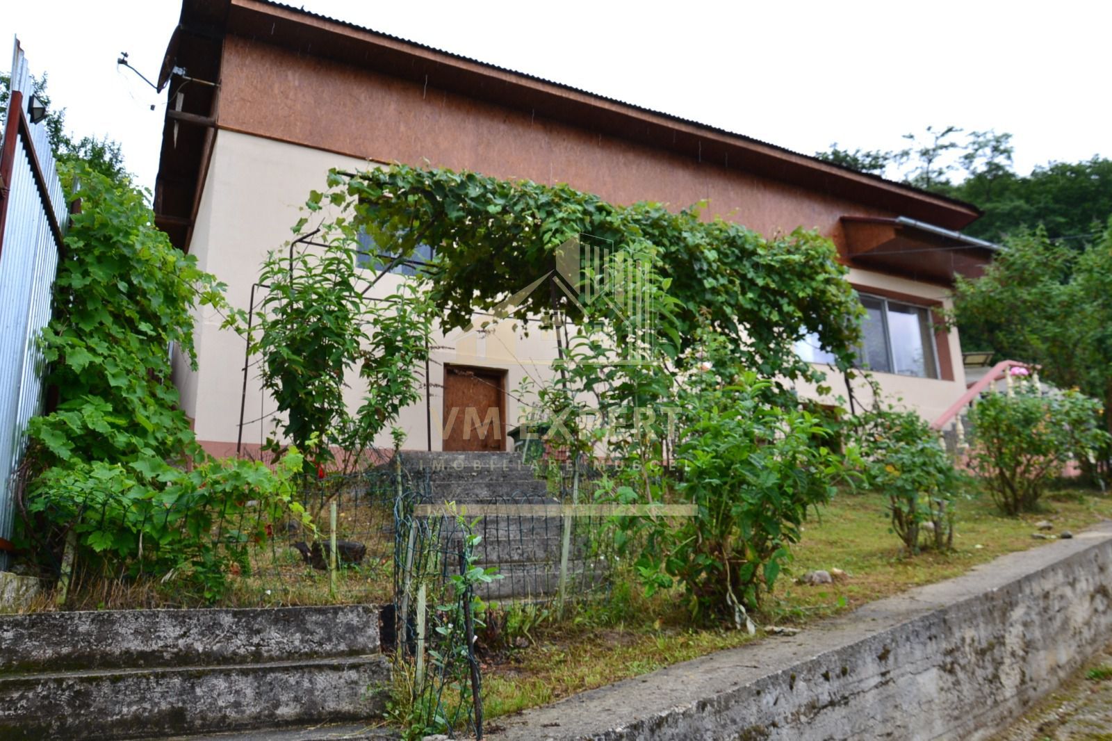 CASA 5 CAMERE, TEREN 606 MP, CAPU PISCULUI (GODENI ARGES) - Poză 1