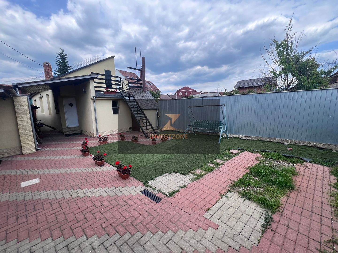 Casa de vanzare in zona Cantemir Oradea, aproape de Lotus si Salca - Poză 1