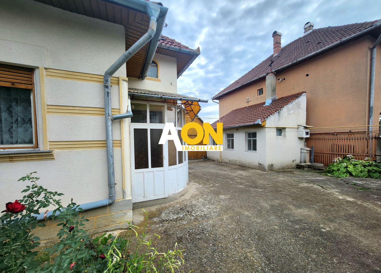 De vanzare casa 3 camere, 719mp teren, Cetate - Poză 2