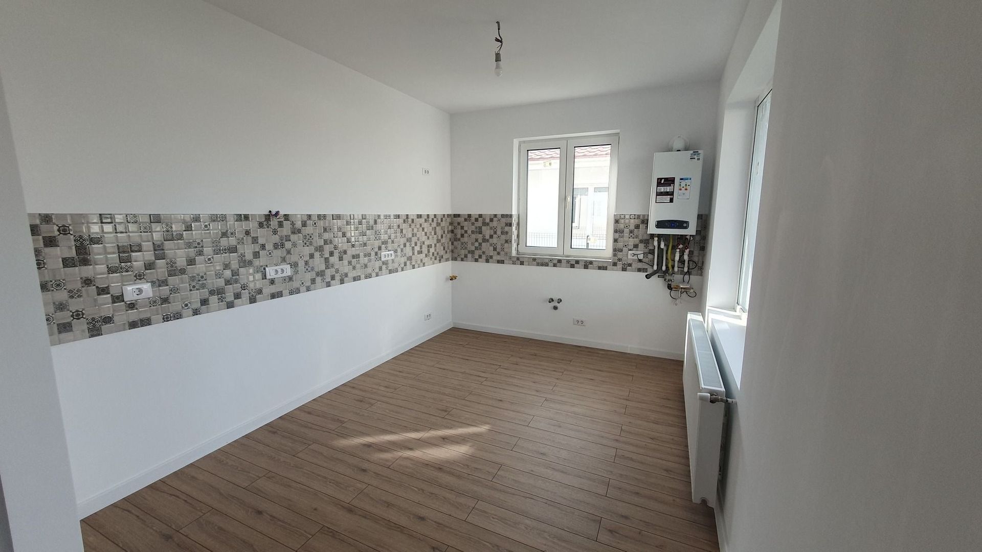 Casa dintre lacuri, Crevedia, cartier nou. - Poză 6