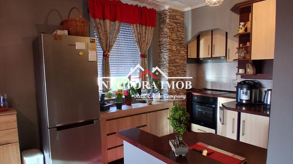 Apartament ULTRACENTRAL SALONTA, 3 camere, 74 mp, mobilat/utilat total - Poză 2