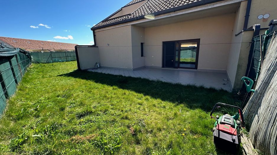 CASA SPATIOASA  CU GARAJ SI TEREN DE 600 MP - Poză 23