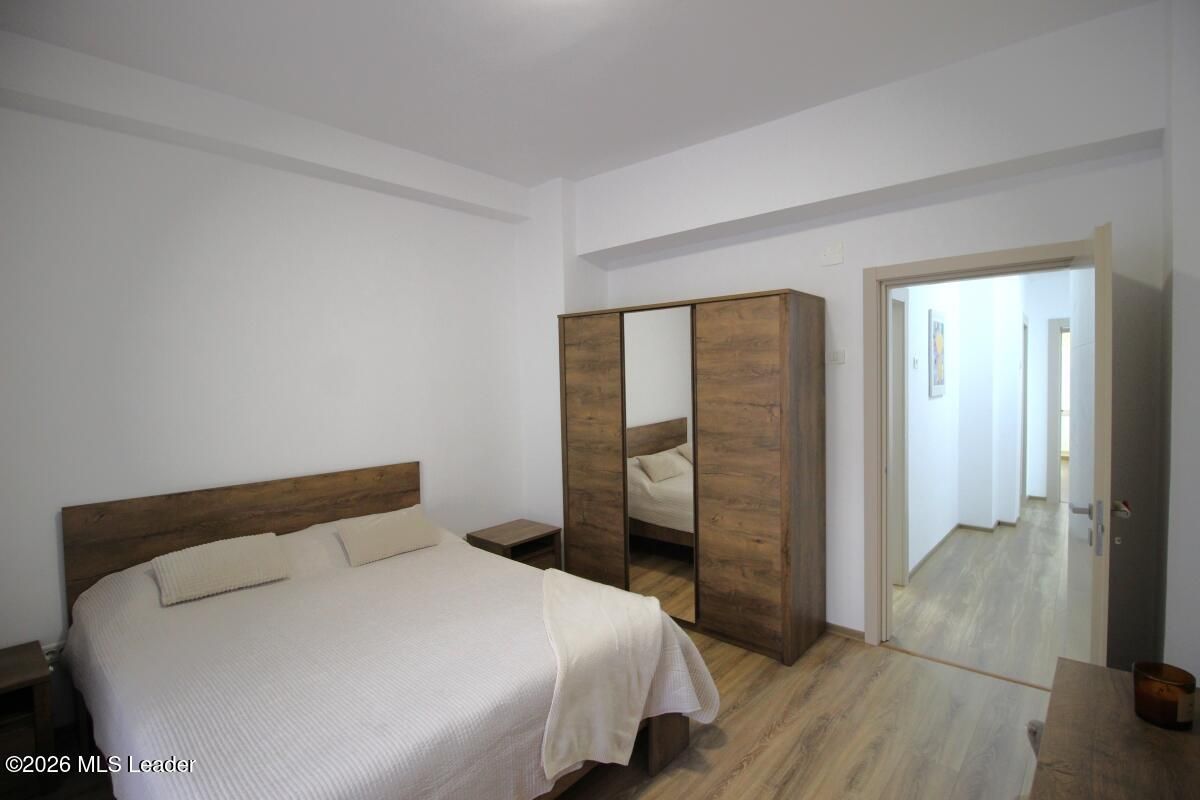Piata Romana, 4 camere 138 MP total, Etaj 2/9, renovat - utilat, liber - Poză 35