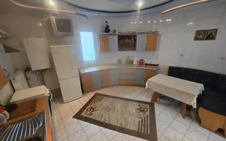 Casa de vanzare 2 apartamente separate garaj si curte zona piata Cluj - Poză 11