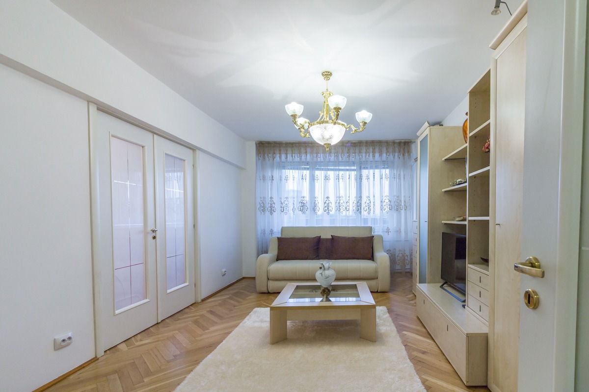 4 Camere de inchiriat, zona Libertății-vedere CASA POPORULUI - Poză 2