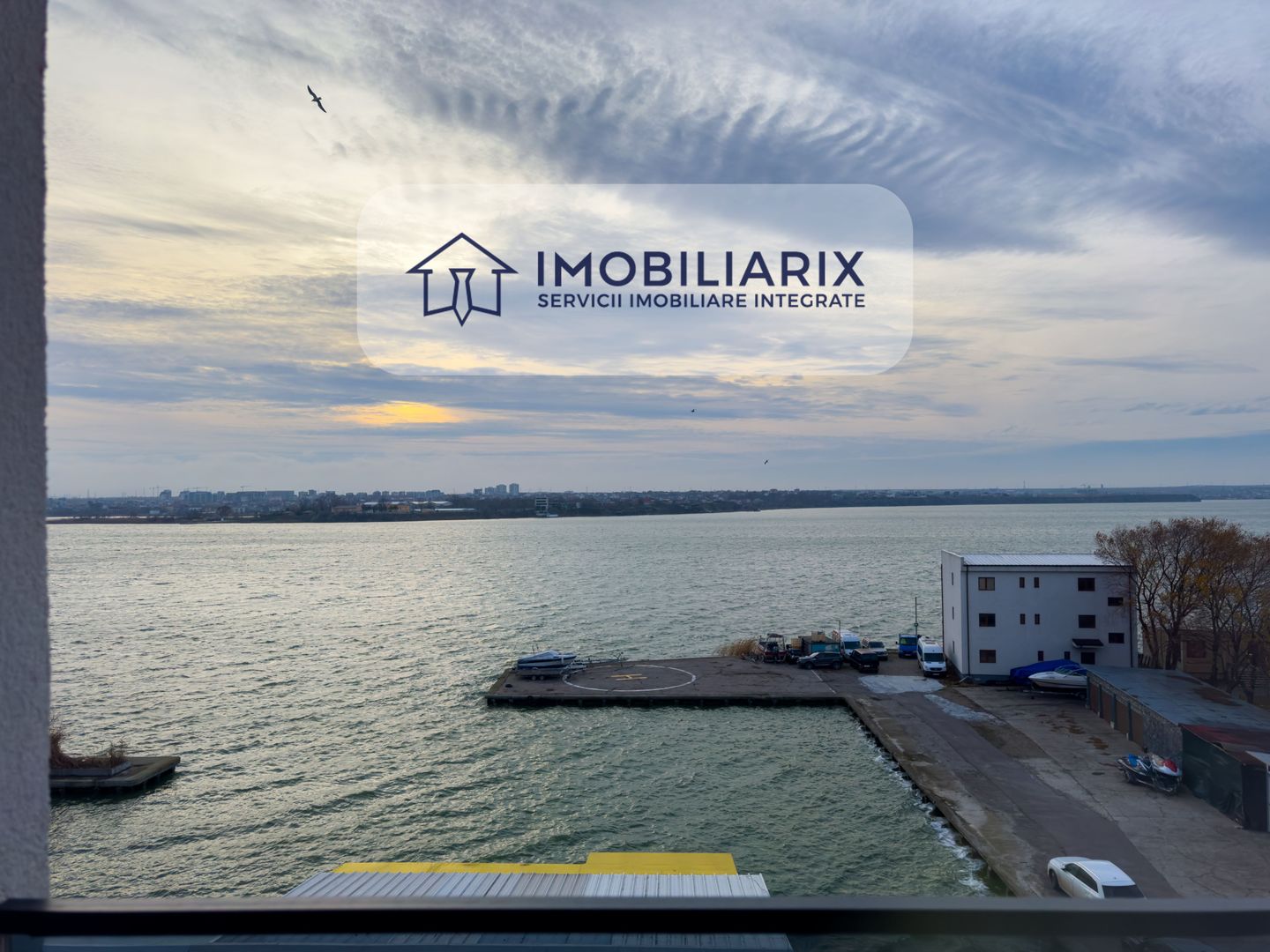 Vedere panoramică la lac – apartament premium Solid Mamaia Cazino - Poză 3