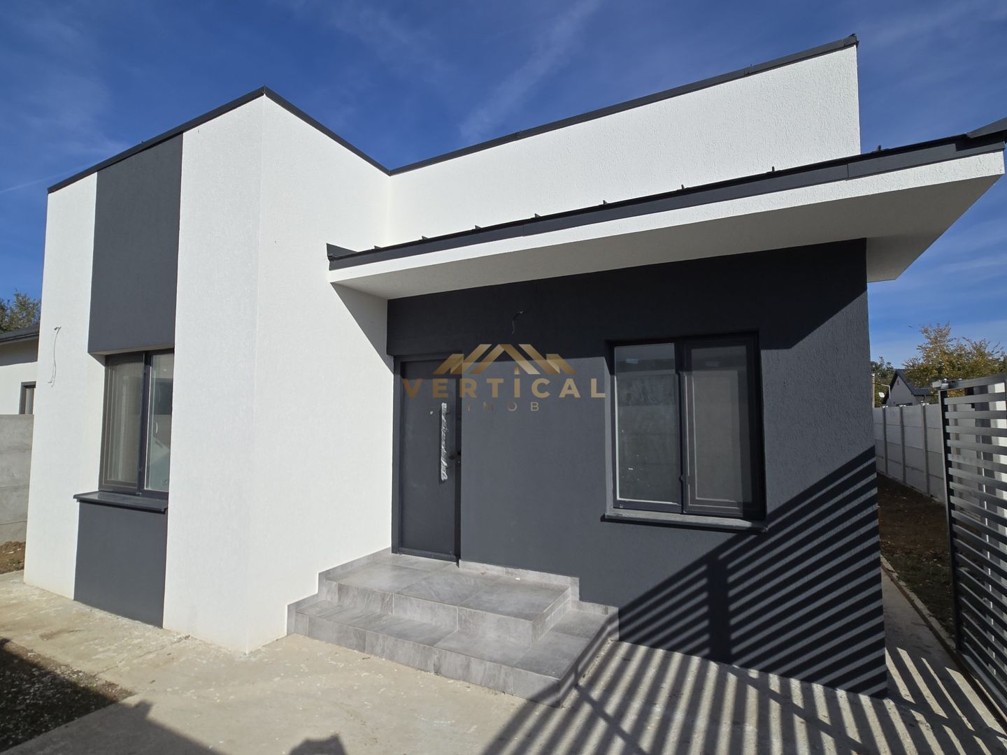 6 Case superbe situate in inima comunei Berceni - Poză 2