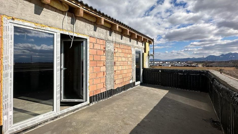 Apartament cu 3 camere cu terasa de 20 mp zona Sanpetru - Poză 5