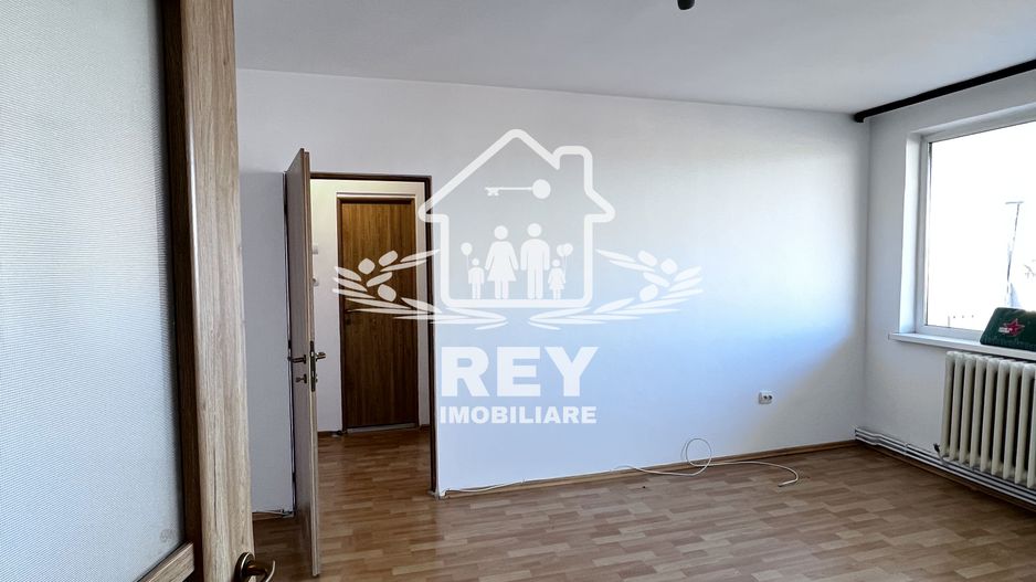 Apartament 2 camere,bloc cu lift, Str. Oștirii/Mihai Viteazul/N.Iorga - Poză 3